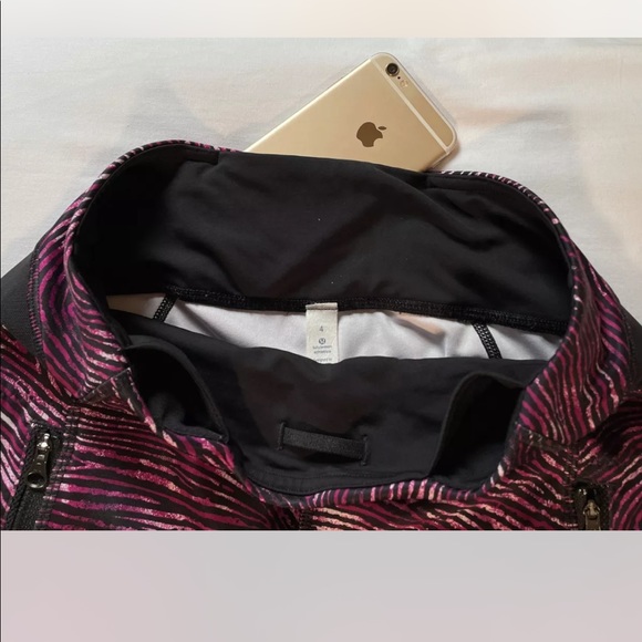 Lululemon Inspire Tight II size 10
Seawheeze 2016 - 7/8-length tight - Picture 7 of 14